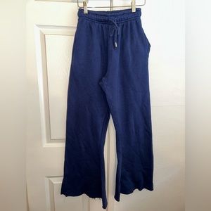 Flared sweatpants with side slits at leg opening